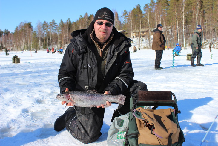 Juankoskelainen Risto Kaasinen onnistui saamaan heti kilpailun alussa kaksi kalaa lätkällä.