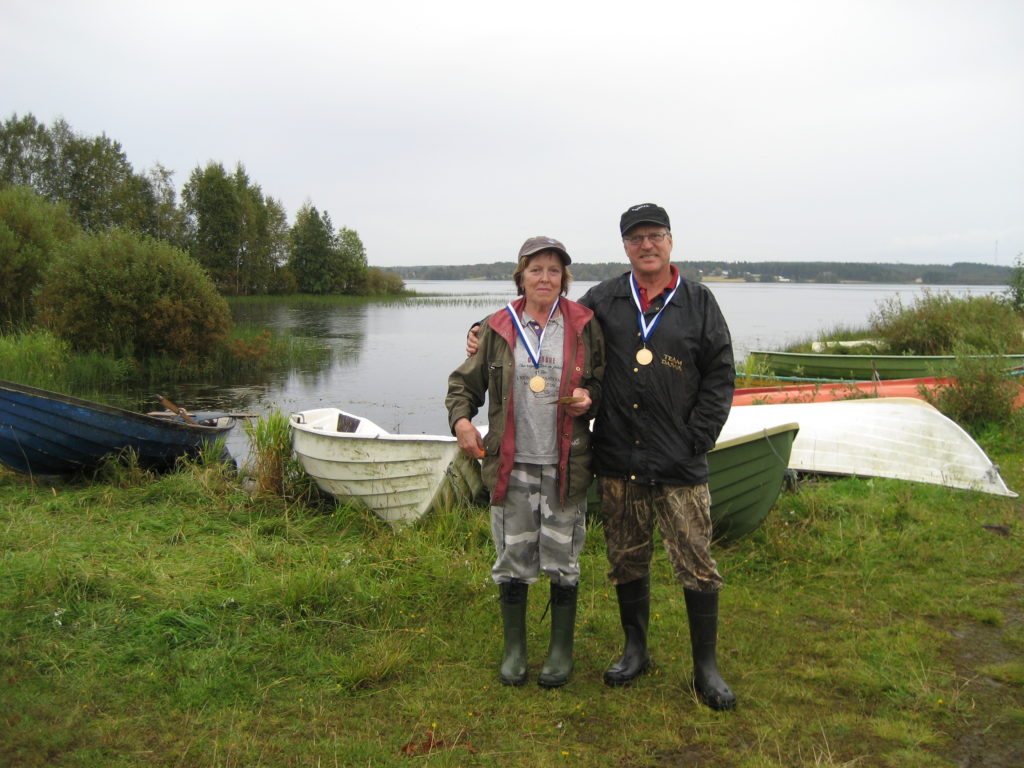 Teerijärven Urheilukalastajien Lilli ja Jukka-Pekka Puronaho saavuttivat veneonginnan SM-kultaa tuloksella 25,267 kg.