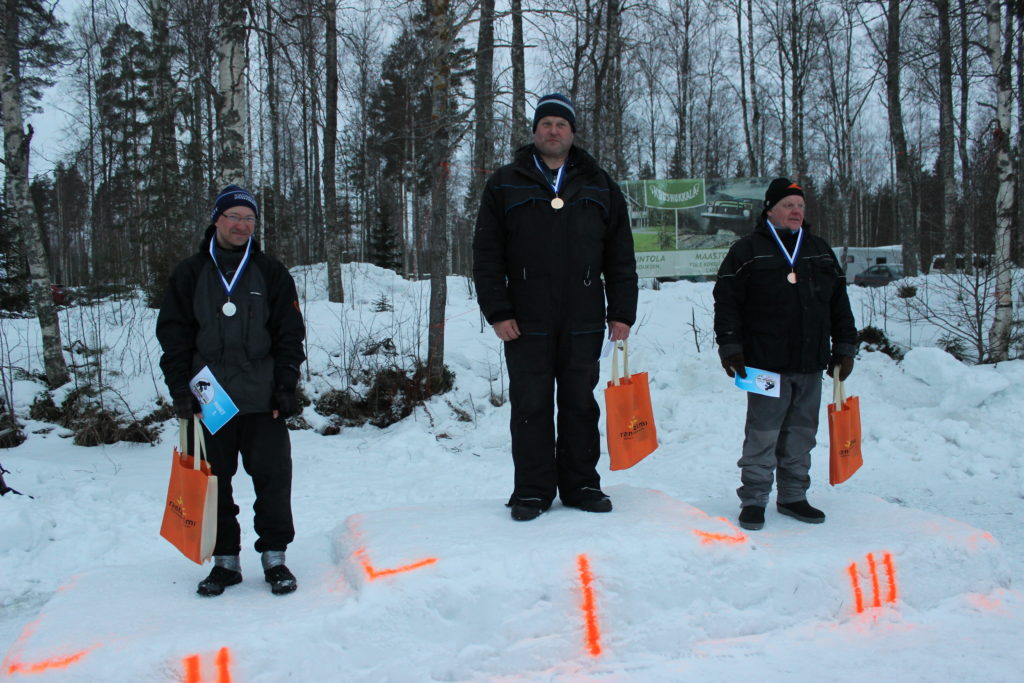 Miesten sarjan parhaat Juha-Pekka Ollikainen, Mika Lahtinen ja Veikko Lukkari.